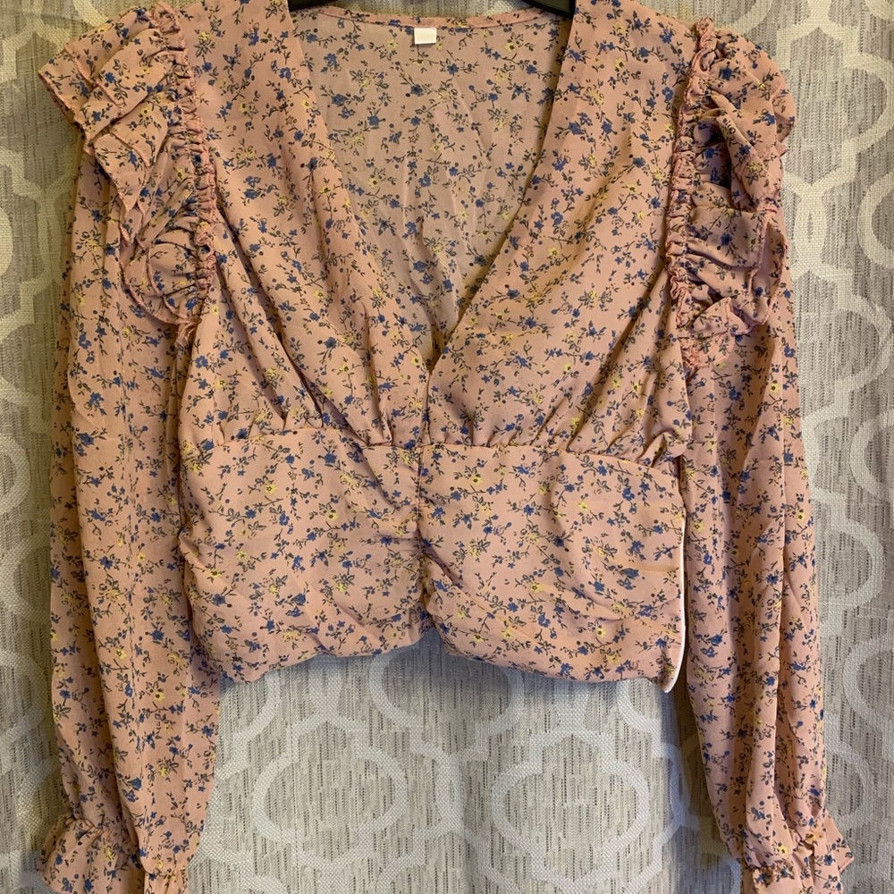 Spring cropped blouse